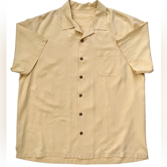 Tommy Bahama 100% Silk Button Down Shirt Butter Yellow Size L EUC Short Sleeve - Picture 1 of 6